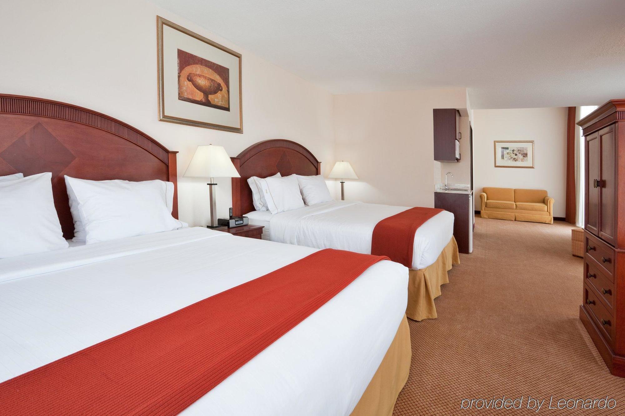 Holiday Inn Express & Suites Detroit - Farmington Hills By Ihg Northville Szoba fotó