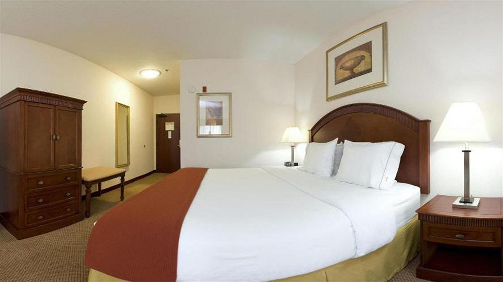 Holiday Inn Express & Suites Detroit - Farmington Hills By Ihg Northville Kültér fotó